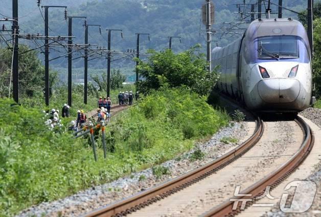 청도 열차사고로 KTX·일반열차 최대 1시간 무더기 지연(종합)