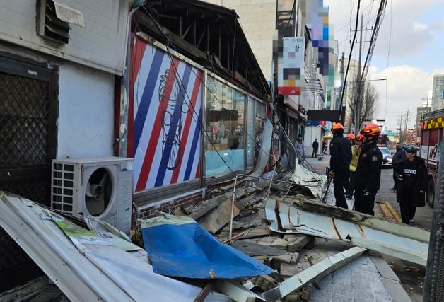 간판 떨어져 행인 숨지고 대형 산불까지…전국 곳곳 강풍 피해(종합)