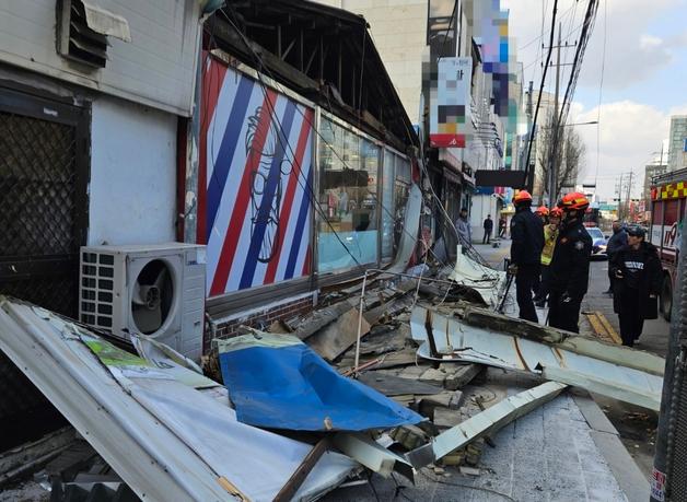 전국 강풍 피해 속출…간판 추락 1명 사망, 산불 잇따라(종합2보)