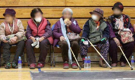 '겨우 몸만 빠져나왔어요'