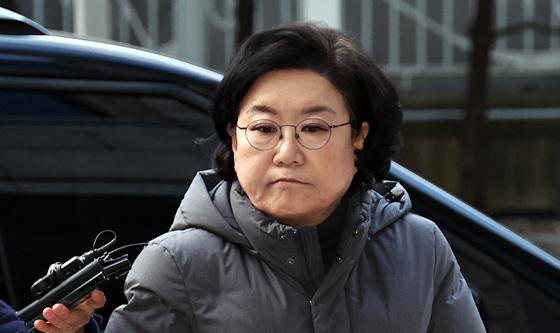 굳은표정으로 출근하는 이혜훈 후보자