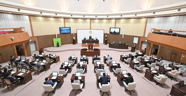 진주시민공익감시단 " 3억으로 40회 연수 시의회…성과 없어"