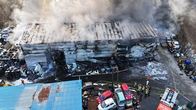 거제 폐차장 화재 4시간 만에 완진…5000만원 피해(종합)