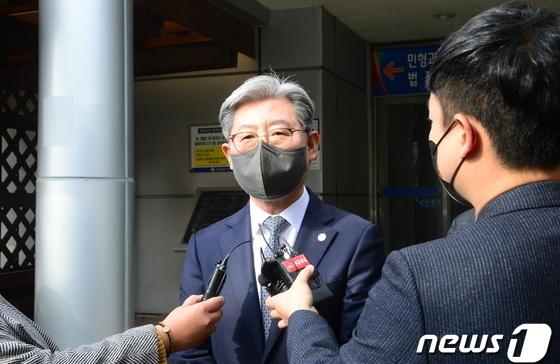 '강제추행 피해자 무고' 오태완 의령군수, 항소심서 벌금형…직 유지