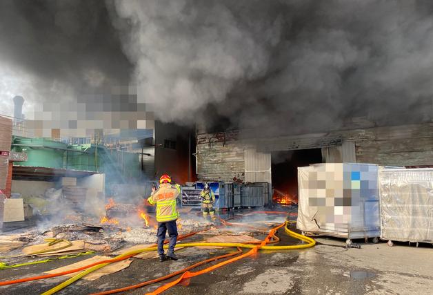 창원 성주동 공장 불 7시간 만에 완진…53명 대피