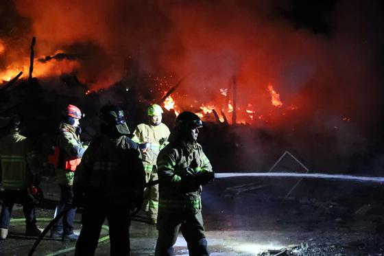 [오늘의 날씨] 부산·경남(17일, 토)…건조하고 강한 바람 '불조심'