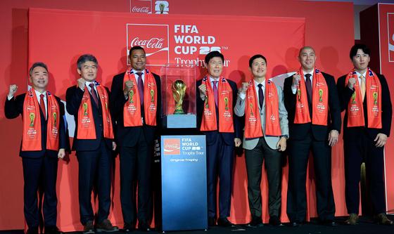 한국 온 FIFA 월드컵 오리지널 트로피