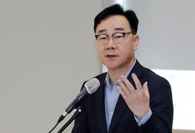 하승철 하동군수 '여성 군의원 강제추행 혐의' 검찰 송치