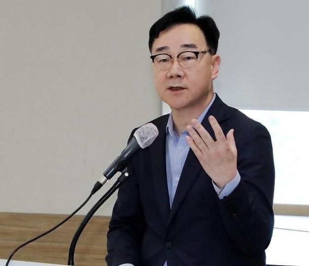 하승철 하동군수 '여성 군의원 강제추행 혐의' 검찰 송치