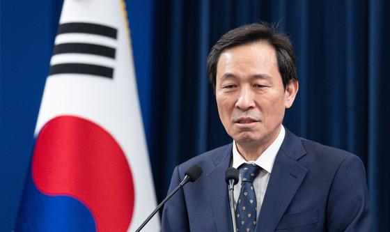 우상호 정무수석 사퇴…후임에 홍익표 전 원내대표