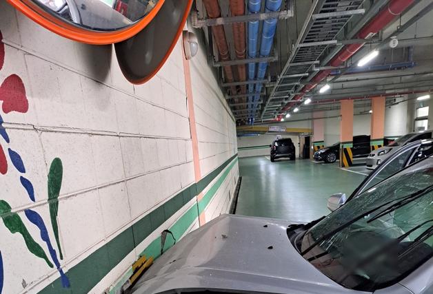 초등학교 앞서 '쾅'…80대 운전자 등 4명 병원후송