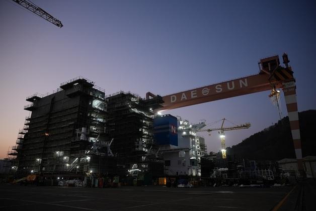 대선조선, HJ중공업에 7900TEU급 선박 '거주구 블록' 첫 인도