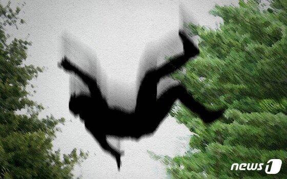 양산 산막공단서 5m 옹벽 아래 남성 숨진 채 발견…추락사 추정