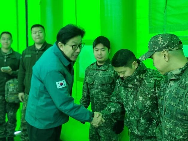 박형준 부산시장, 기장군 산불 현장 방문…"주민 안전 최우선, 진화 총력"