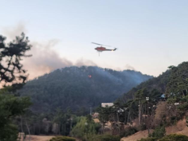 부산 기장 산불 진화작업 계속…"오전 중 주불 잡힐 듯"