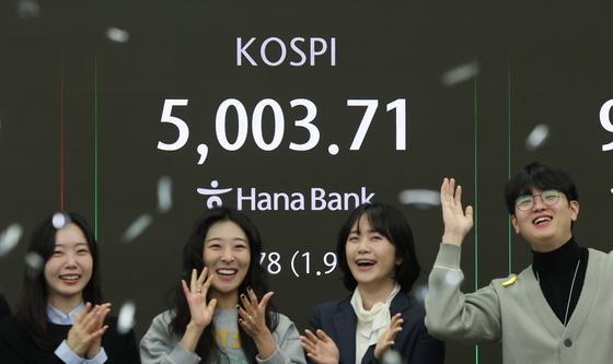 코스피 사상 첫 5000돌파...4000 이후 2달 반 만