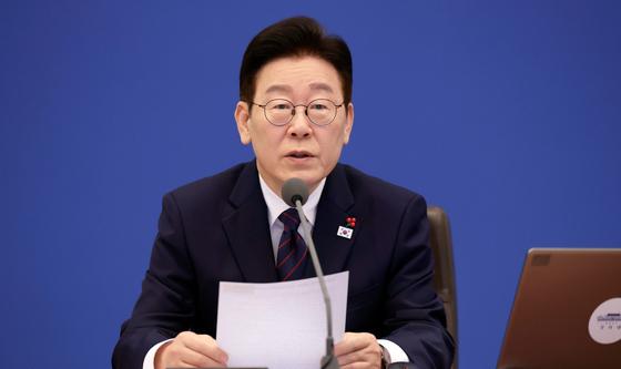 수석보좌관회의 발언하는 이재명 대통령