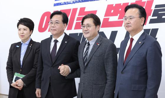 손잡은 송언석·홍익표