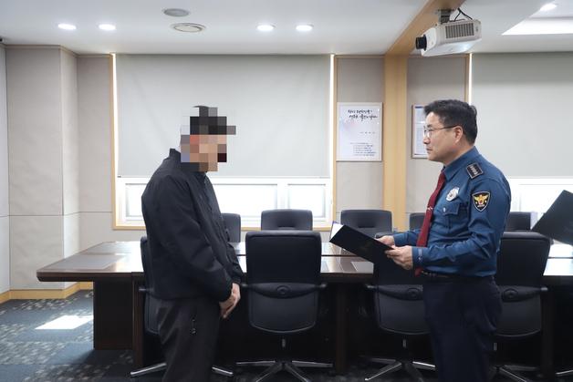 '울먹이며 영상통화' 천만원 보이스피싱 피해 막은 택시 기사