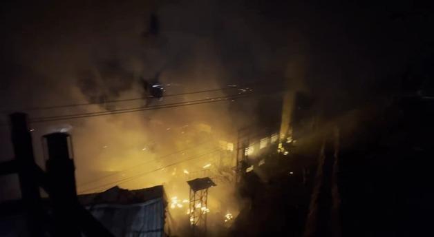 김해 비철금속 공장 화재 15시간여 만에 큰불 잡혀(종합)