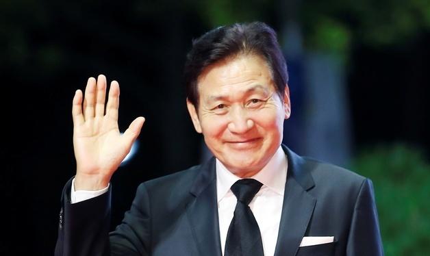 '국민배우' 안성기 향년 74세로 별세