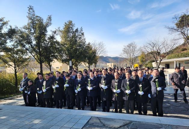 새해부터 불붙은 경남 여야, 신년 인사회서 "지방선거 승리" 결의