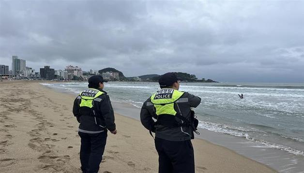 부산 풍랑·강풍주의보…"선박 조기 입항, 연안 안전사고 유의"