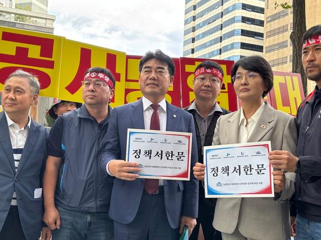 "항만공사 통합, 축구·야구·배구 국대 한 팀서 뛰게 하는 꼴"…여야 우려