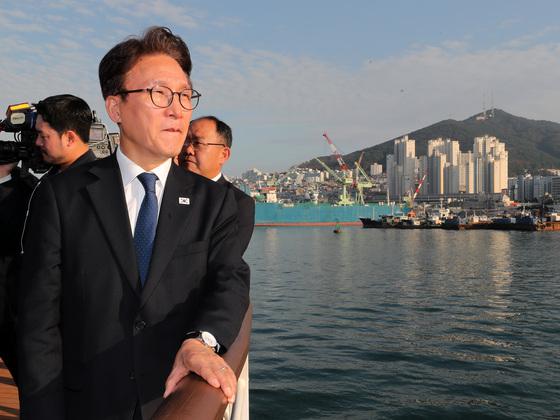 김민석, 부산항 찾아…'항만 AI전환·북극항로 거점 전략' 등 관심