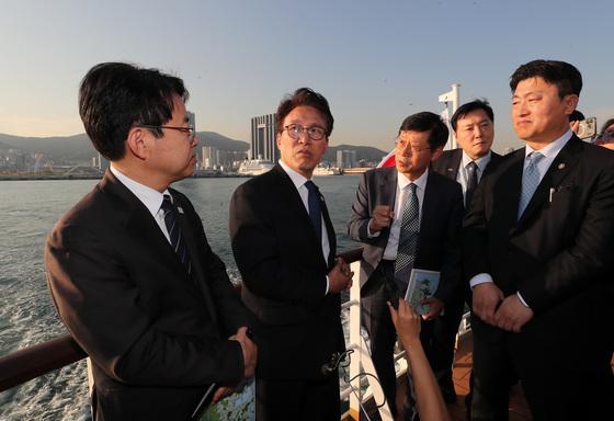 與 부산 집결…부마항쟁 헌법수록·한동훈 때리기로 총선 겨냥(종합)