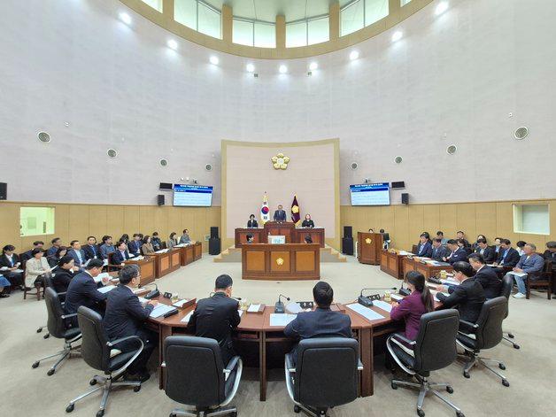 기장군의회 제299회 임시회…일광야구체험관 부실 공사·운영 도마에