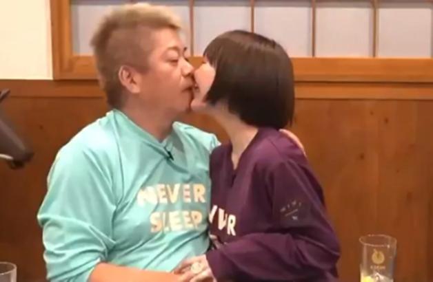 남친 앞에서 다른 남자와 '딥키스'…왜 안 말렸냐고 역정 낸 연예인