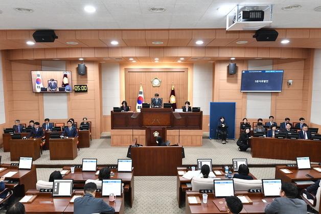 김해시의회서 스쿨존 야간 규제 완화·추모관 증설 갈등 해소 촉구