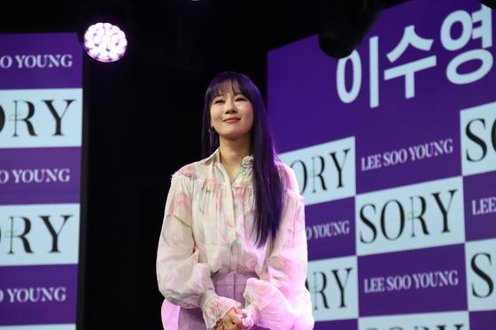 이수영, 라디오 DJ 활동 잠정 중단 "子 백혈병 진단…치료 위해"