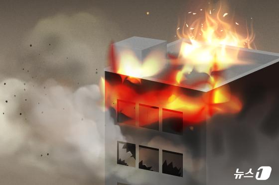 부산 연제구 맨션서 '불'…70대 여성 중상·주민 대피