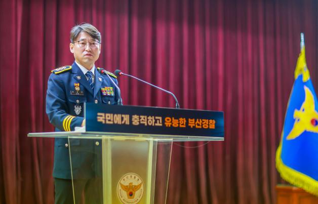 엄성규 부산청장 전격 대기발령…'12.3 사태' 직원 입단속 의혹