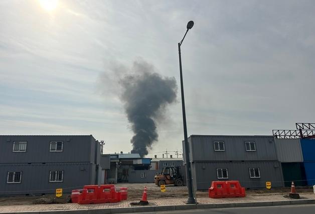 진주 상평동 폐기물 업체서 불…진화 중