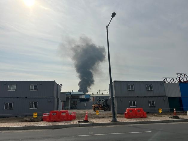 진주 상평동 폐기물 업체서 불…진화 중