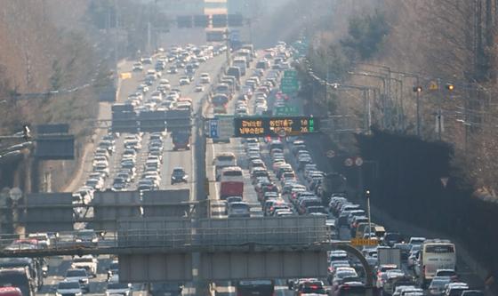 명절 마치고 집으로 향하는 차량들