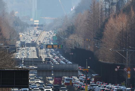 부산→서울 6시간 30분…귀경길 고속도로 곳곳 정체