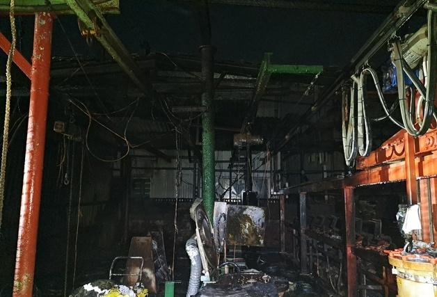 부산 학장동 도금공장서 원인 모를 불…인명피해 없어