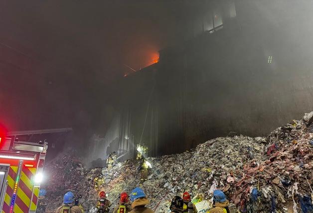 부산 구평동 자원순환시설 불…1시간 만에 초진