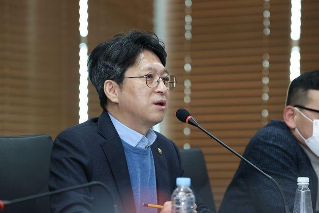 가덕도신공항 2차 유찰 속 현장 점검…"2035년 개항 차질 없다"