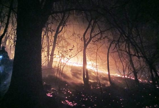 김 총리 "함양 산불 대피지역 주민 이동 총력 지원" 긴급지시