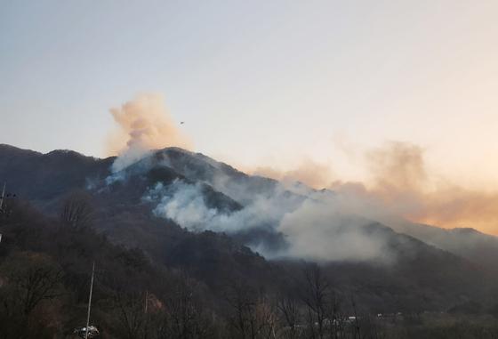 함양 산불 24시간 넘겨…진화율 57%→47% 또 감소(종합)