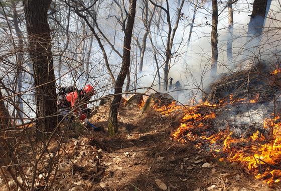 함양 산불 진화율 96%…산불영향구역 축구장 327개 규모