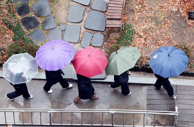 [오늘의 날씨] 부산·경남(27일, 금)…5㎜ 안팎 비, 낮 최고 11~13도 '쌀쌀'