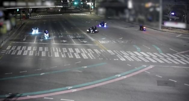 새벽 부산 도심 번호판 뗀 폭주족 14명 검거…13명이 10대