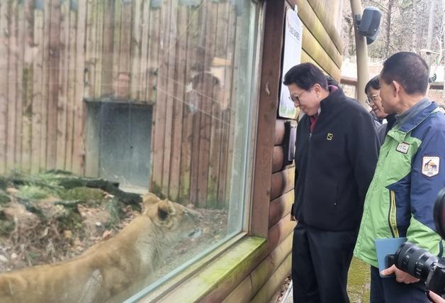 박형준 부산시장 "6년 소송 끝 시 직영 '공립동물원'으로 새출발"