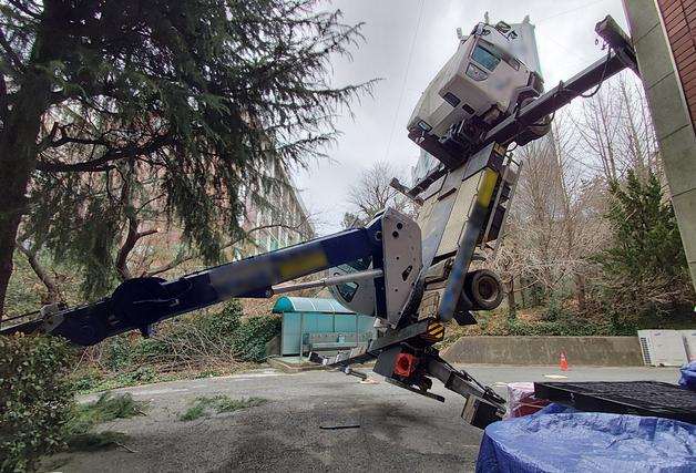 부산 사상구 학교 옥상 방수공사 작업자 3명, 15m 높이서 추락
